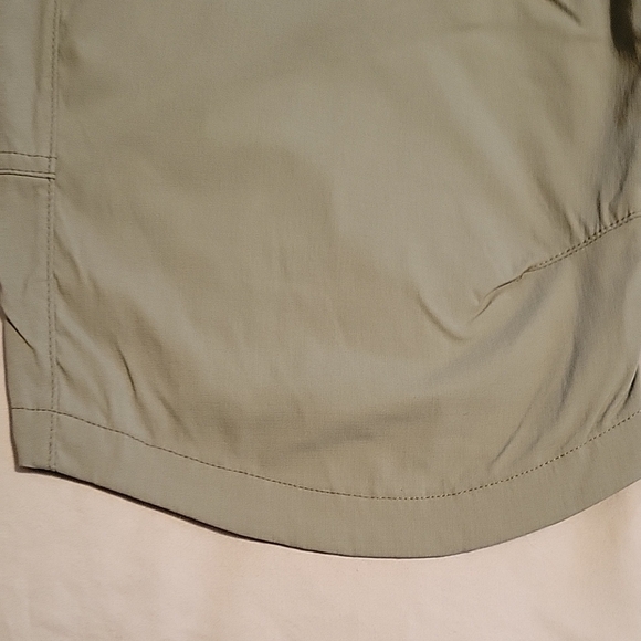 Outdoor Research Green Capris with Relaxed Fit and Soft Fabric - Picture 3 of 4